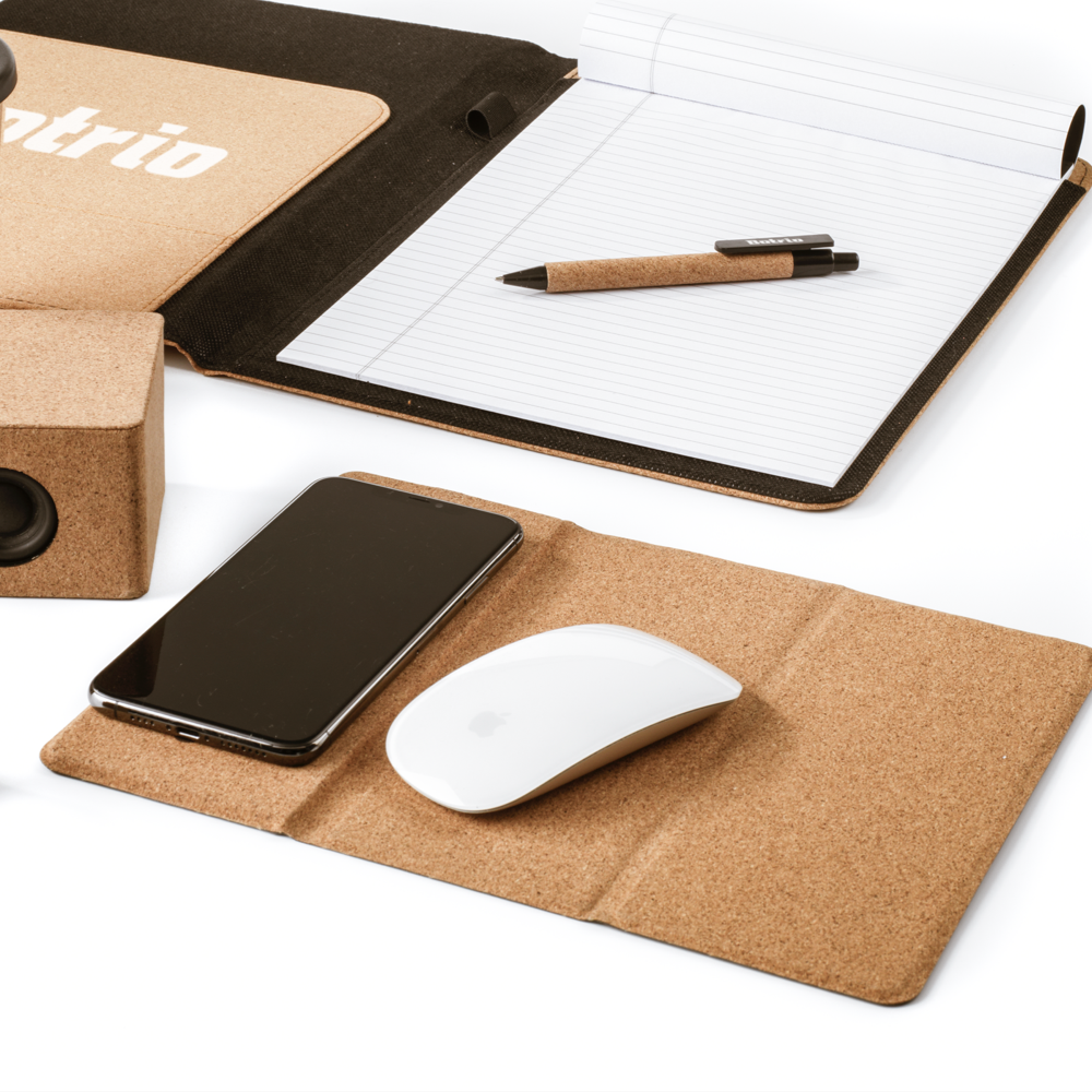 Cork_wireless_charging_mousepad_pdp_2.png